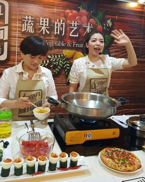 开云电竞网站:去参加时尚趴却被这些蔬菜水果圈粉啦~？~UP范儿就是这样的吗？(图4)