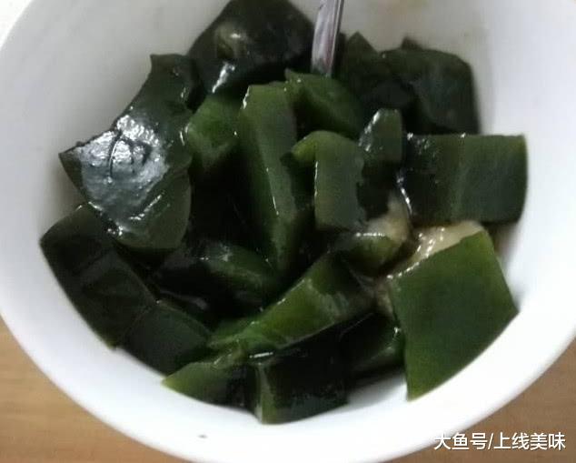 开云电竞:这种叫“仙草”的植物是制作凉粉的主要食材城里人大多不知道(图3)