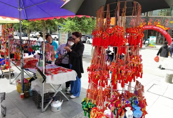 羚城街头香包飘开云电竞出“端午香”(图3)