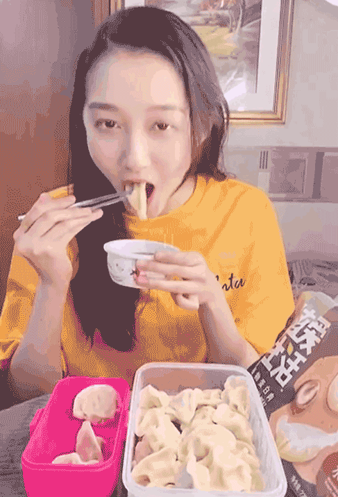 开云电竞网站:知名女星“假吃”？评论区炸锅(图3)