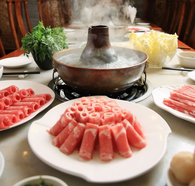 开云电竞app:涮羊肉配菜必点的几种配菜？你喜欢吃哪些？