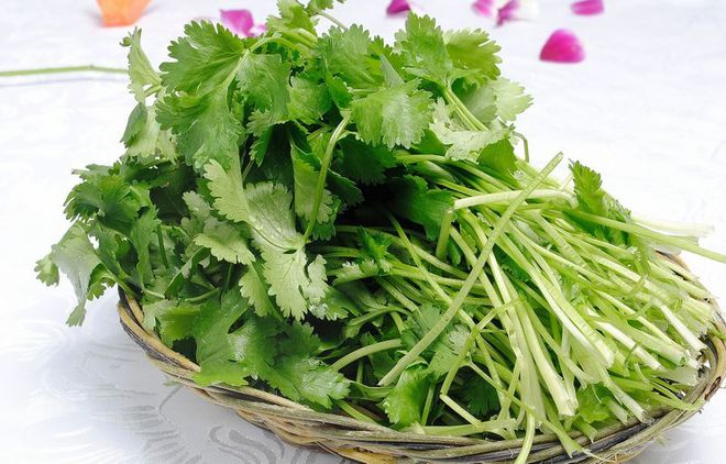 开云电竞app:涮羊肉配菜必点的几种配菜？你喜欢吃哪些？(图6)
