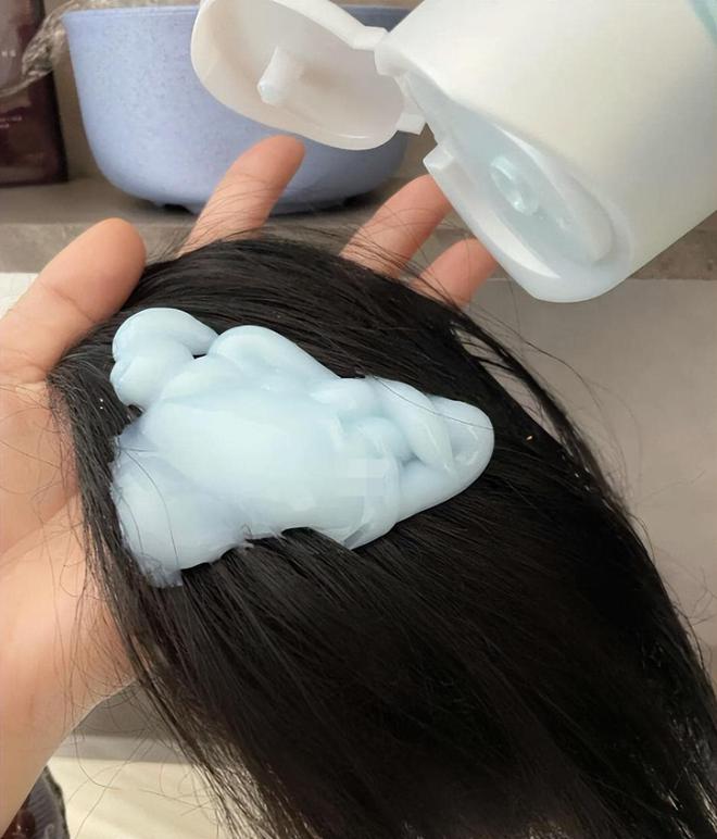 开云电竞:震惊！“毒洗发水”已曝光长期使用会变秃还有很多家庭都在用(图3)