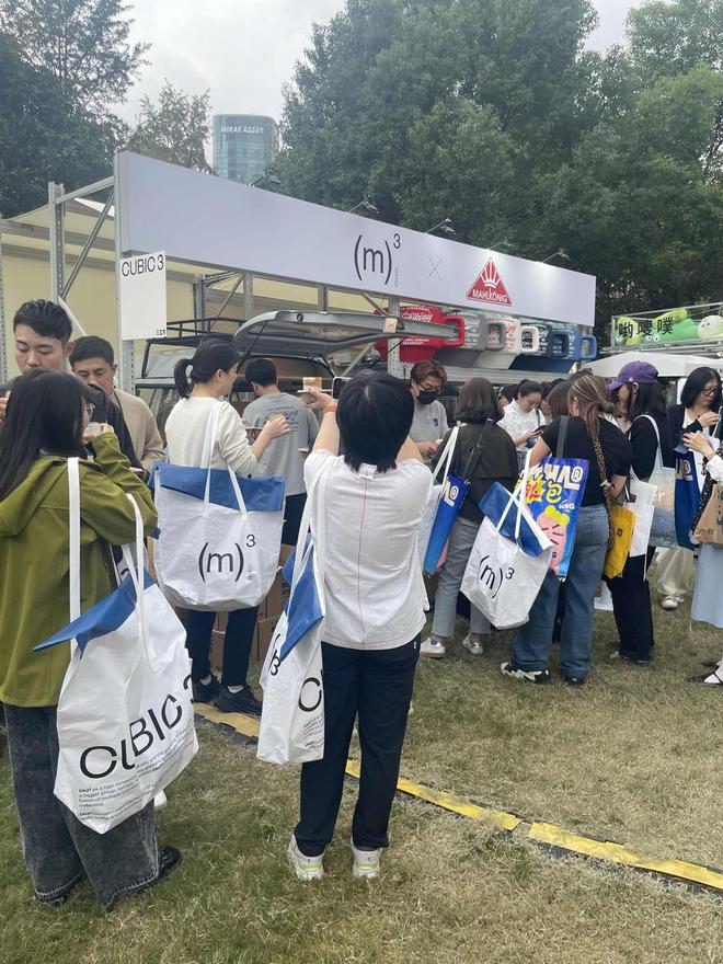 开云电竞网站:这些天上海陆家嘴咖啡飘香人气爆棚有人说像是大型游乐场(图2)