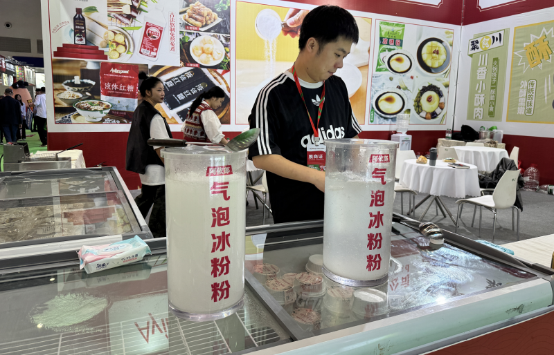 开云电竞app:第九届中国（重庆）国际火锅产业博览会圆满落幕阿依郎甜蜜全场(图2)