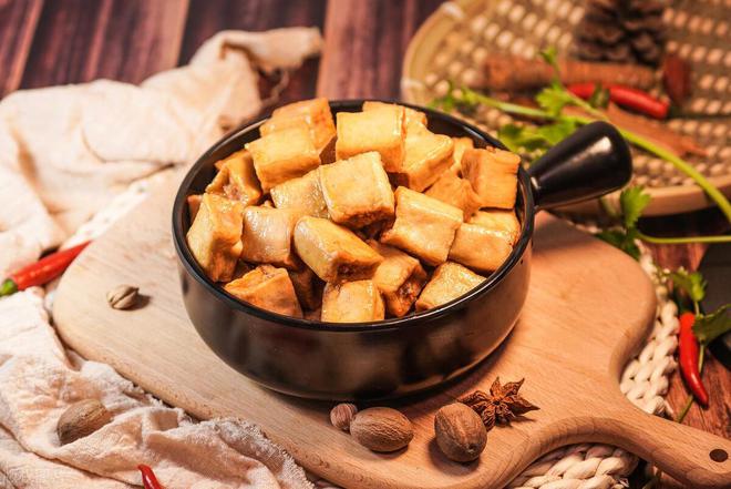 开云电竞:小鸡宝宝考考你：鱼豆腐是用豆腐制成的吗？(图3)