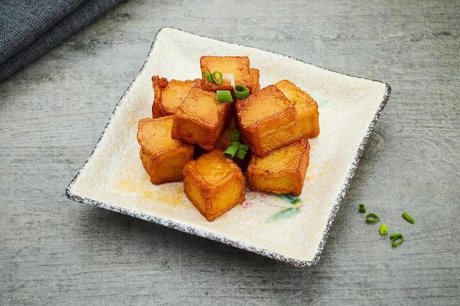 开云电竞:小鸡宝宝考考你：鱼豆腐是用豆腐制成的吗？(图5)