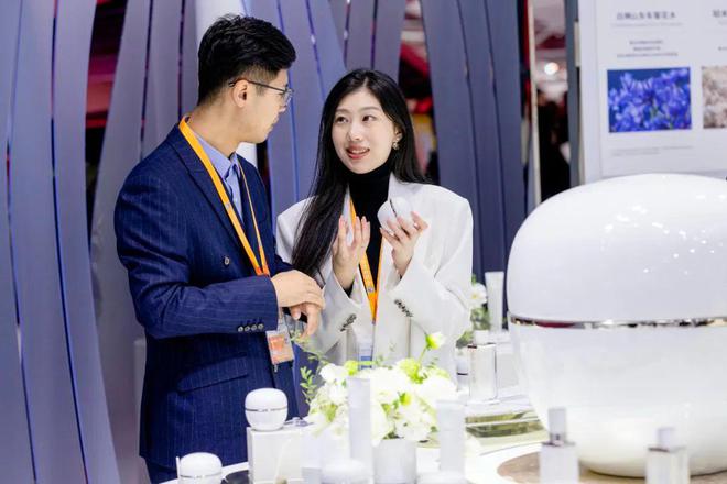 高端日妆新势力！澳尔滨书写护肤新篇章(图1)