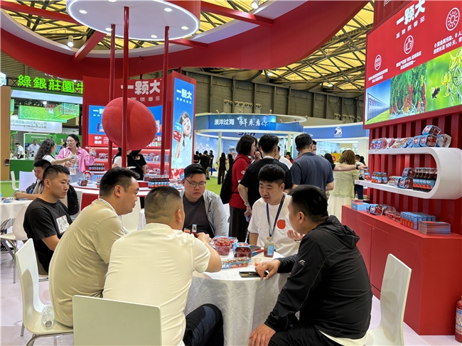 开云电竞:一颗大亮相中国国际水果展获近百家渠道合作伙伴意向签约(图2)