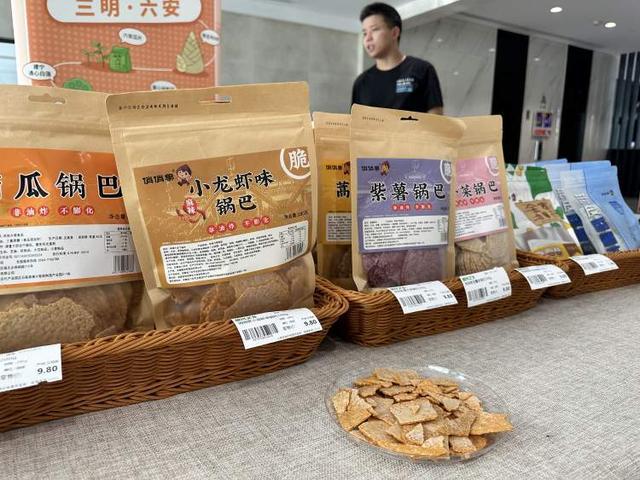 各式热带水果、亭林非遗方糕、金山葡萄、青浦猕猴桃……亮相“共享丰收优品鲜达”市集(图4)