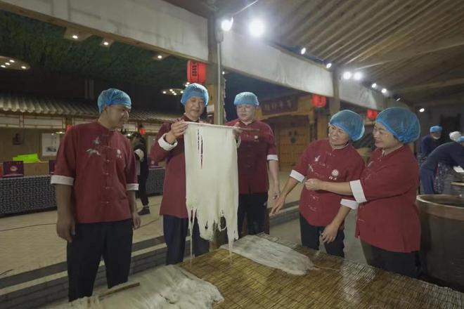 开云电竞:“一根粉”背后的缤纷世界盛田农业百年粉坊“新晋”中华老字号(图4)