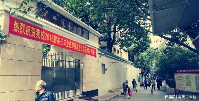 开云电竞:一间陪伴广州市中心一条老街30年的牛杂档(图2)