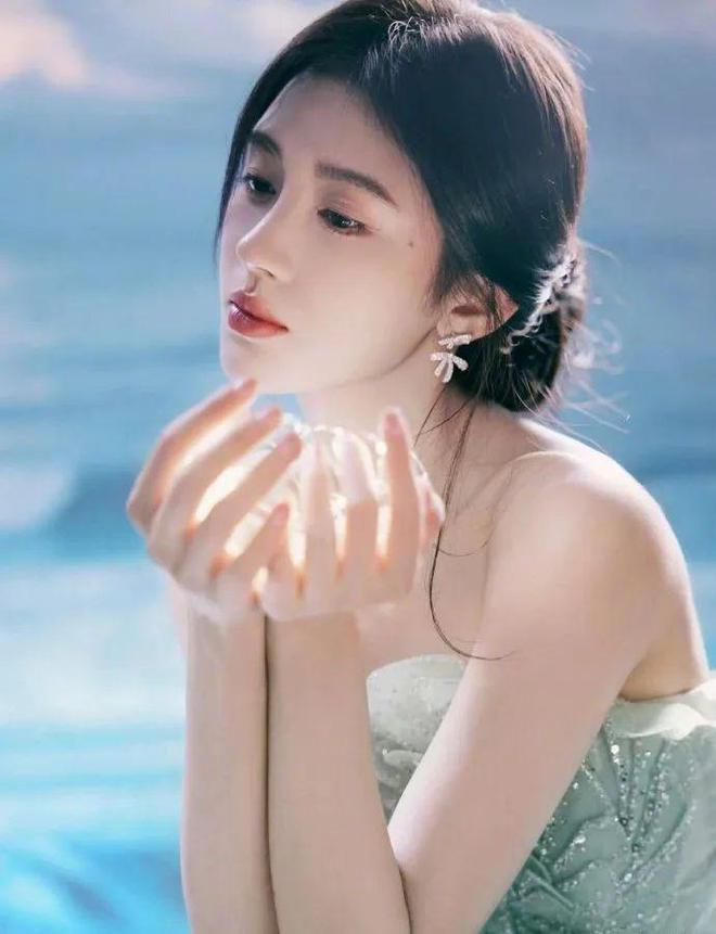 资本咖花怀私生子?王一博被溜粉?鞠婧祎抱大腿失败?高亚麟洗白?姨太问答(图2)