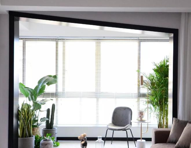 开云电竞网站:同是1平米的小阳台别人家的怎么能晾衣服、养花、放休闲椅呢?(图2)