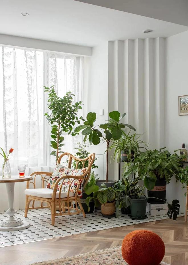 开云电竞网站:同是1平米的小阳台别人家的怎么能晾衣服、养花、放休闲椅呢?(图3)