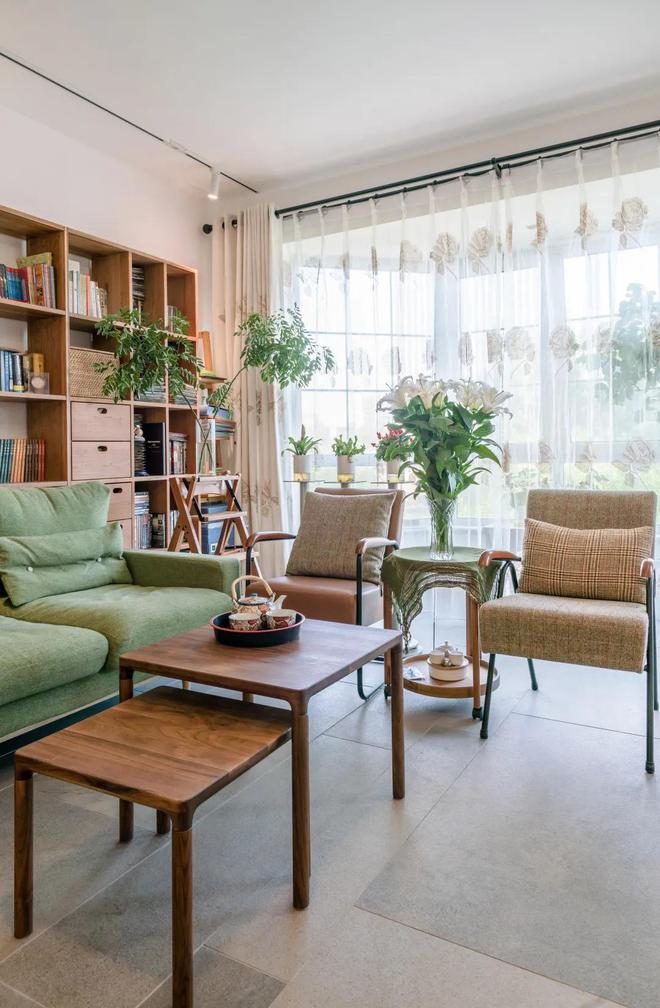 开云电竞网站:同是1平米的小阳台别人家的怎么能晾衣服、养花、放休闲椅呢?(图4)