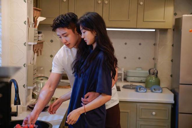 开云电竞网站:黄景瑜孙千演绎分手循环直球男主好圈粉冬至看得我一愣一愣的(图5)