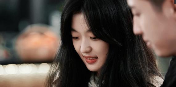 开云电竞网站:黄景瑜孙千演绎分手循环直球男主好圈粉冬至看得我一愣一愣的(图6)