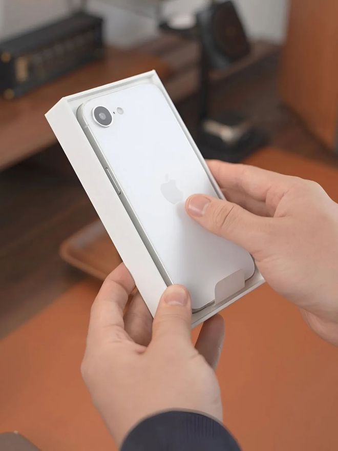 开云电竞入口:苹果官宣：SE4下周四见！(图2)