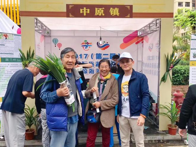 开云电竞入口:卖“草”发家的海南小伙:仅用4年年入4000万带1千户农民致富(图14)