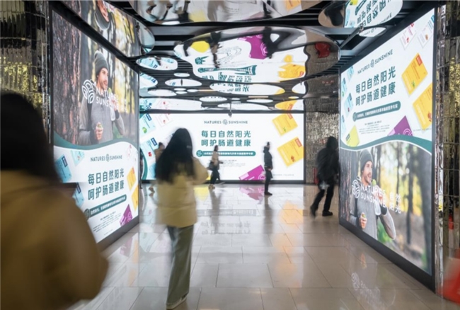 开云电竞:自然阳光亮相4城核心地标自然阳光净萃复合植物营养粉成健康新宠(图3)