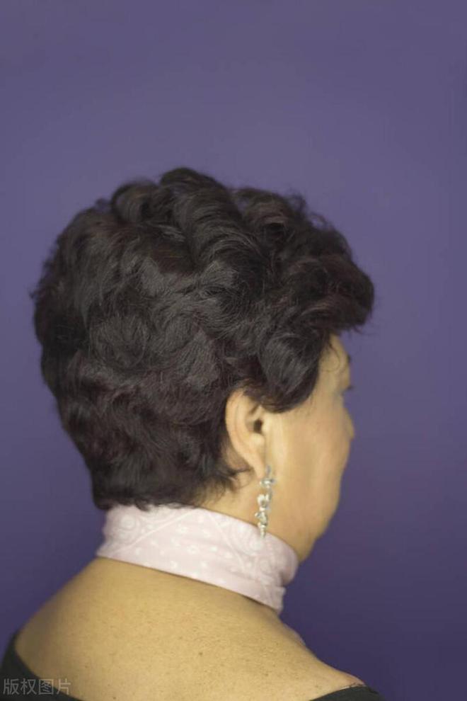 开云电竞app:60岁以上女性今年春节记住这“15个没必要”你会过得轻松自在