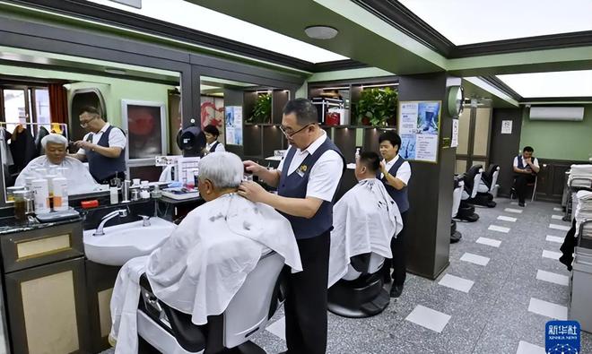 开云电竞:全国理发店开始倒闭潮!明明没有电商冲击为啥还会自己干到黄?(图3)