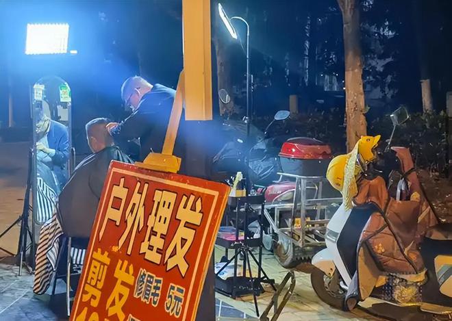 开云电竞:全国理发店开始倒闭潮!明明没有电商冲击为啥还会自己干到黄?(图9)