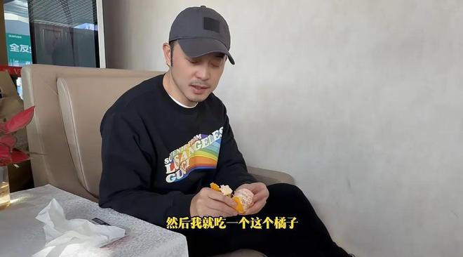 开云电竞:47岁沙溢现身武汉又黑又瘦整个人疲惫沧桑减肥之后状态好差(图8)