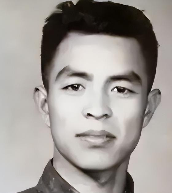 开云电竞19年“烟草大王”褚时健去世墓地造价超百万总面积达一亩(图2)