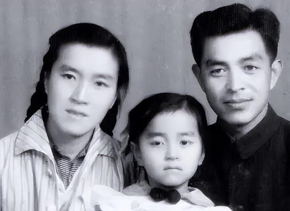 开云电竞19年“烟草大王”褚时健去世墓地造价超百万总面积达一亩(图3)