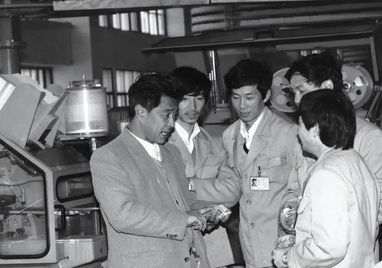 开云电竞19年“烟草大王”褚时健去世墓地造价超百万总面积达一亩(图6)