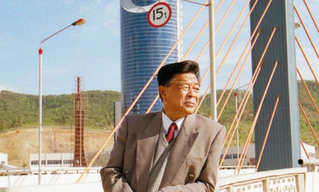 开云电竞19年“烟草大王”褚时健去世墓地造价超百万总面积达一亩(图9)