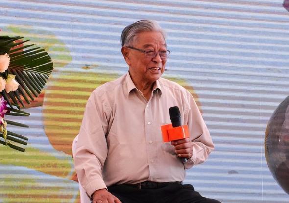 开云电竞19年“烟草大王”褚时健去世墓地造价超百万总面积达一亩(图16)