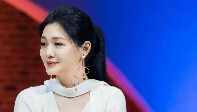 开云电竞:继大S与方大同之后张静初还在倡导吃素网友：我忍她很久了！(图1)