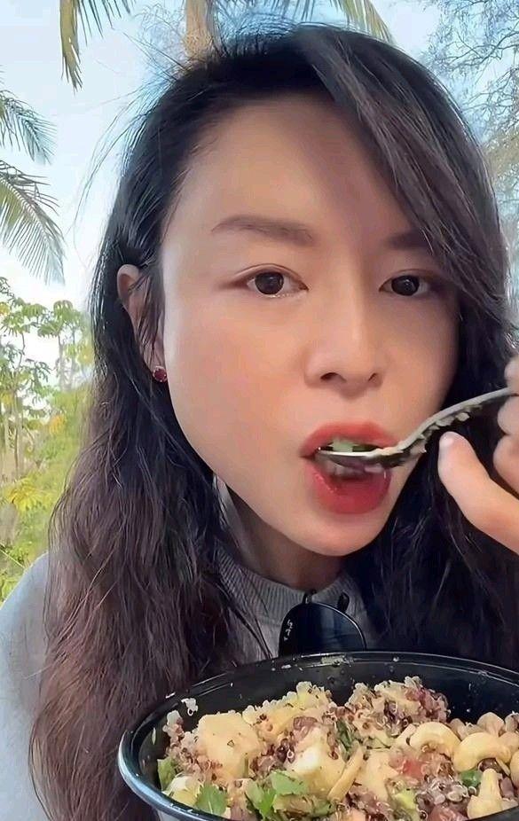 开云电竞:继大S与方大同之后张静初还在倡导吃素网友：我忍她很久了！(图13)