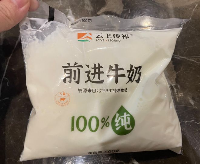 开云电竞35g！别家吃草他家奶牛啃苜蓿草！甘肃助农牛奶3箱79元闭眼入24小时发货(图8)
