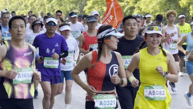 开云电竞:2025寿光半程马拉松开跑高燃瞬间看这里→(图2)
