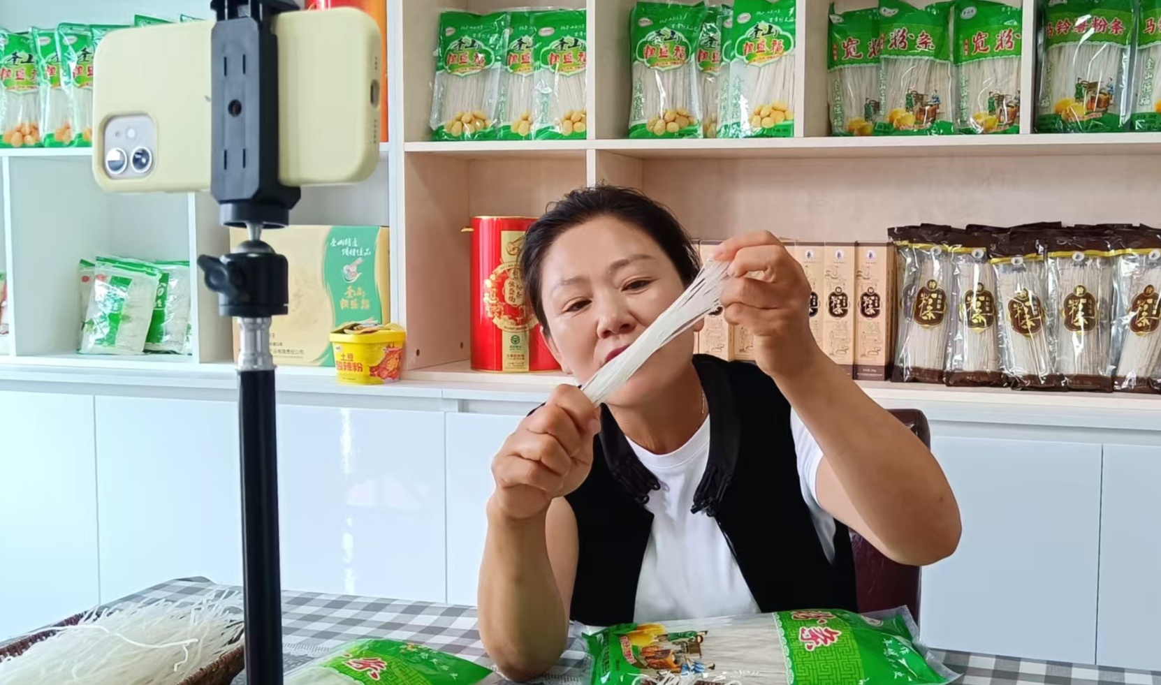 开云电竞:高质量发展看中国聚力“两头两尾”龙头带动补强产业链(图5)