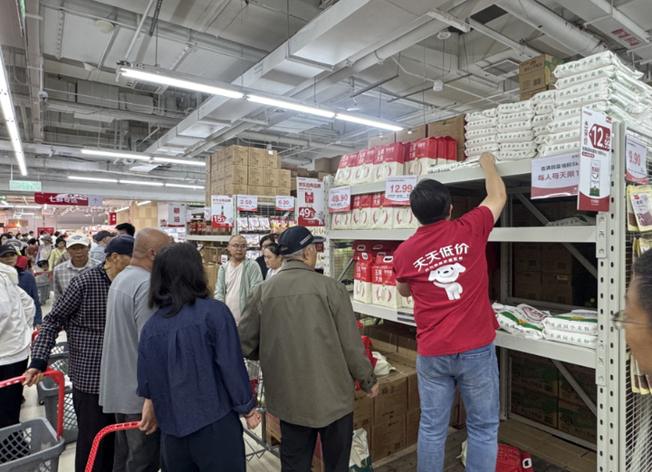 开云电竞app:7天爆卖15万斤榴莲！国庆中秋节前县域消费力在京东折扣超市爆发(图3)