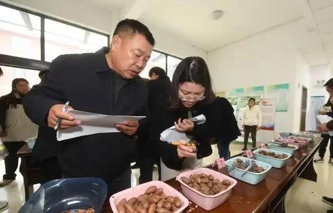 安徽小城撑起20亿大产！用10年种“黄金果”4000农民增收12万(图8)