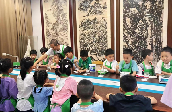 开云电竞:从一盒植物基多功能洁净粉到一条绿色生态产业链——对话崇豪环保科技总经理朱昌喜(图3)