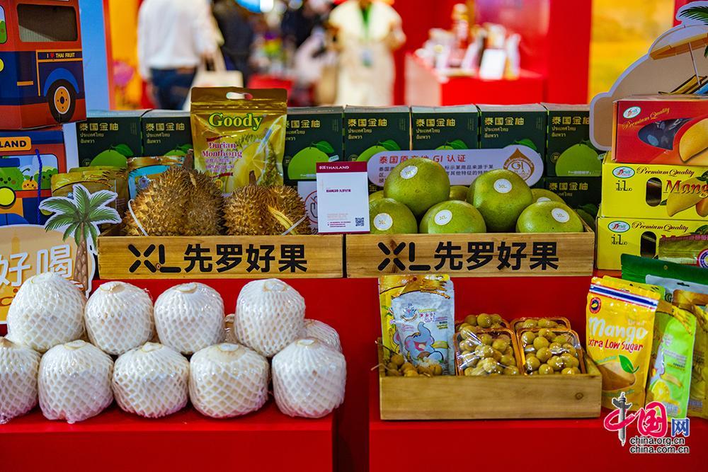 开云电竞:“舌尖上的地球”美食猎奇指南来进博会让味蕾感受开放味道(图13)