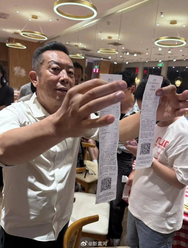 开云电竞:西贝创始人：罗永浩方结账时攒了会员积分走后一小时却说“恶心”明天起全国所有门店上线“罗永浩菜单”