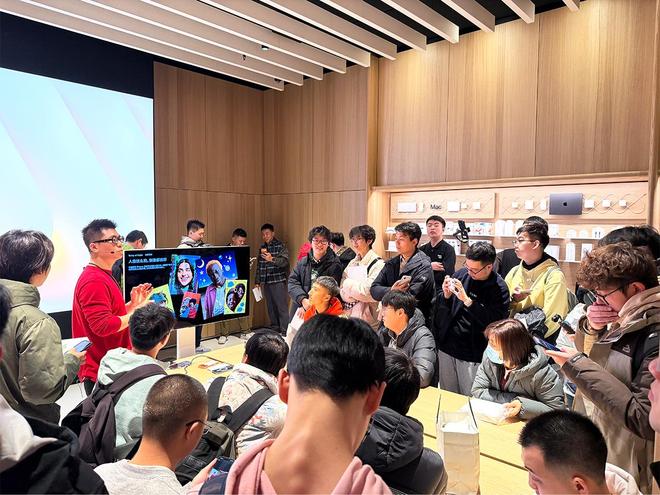 开云电竞:北京荟聚中心的AppleStore开业了人山人海中去感受苹果带来的新细节(图13)