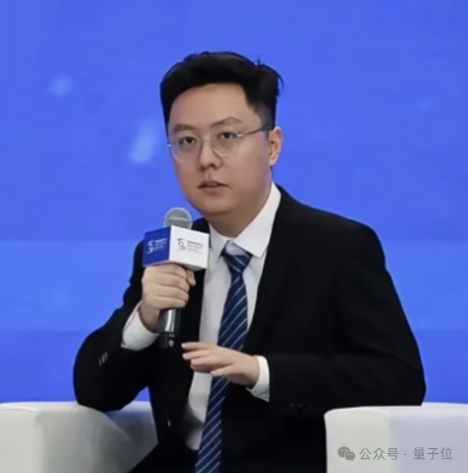 开云电竞app:梁文锋代表DeepSeek他代表梁文锋(图2)