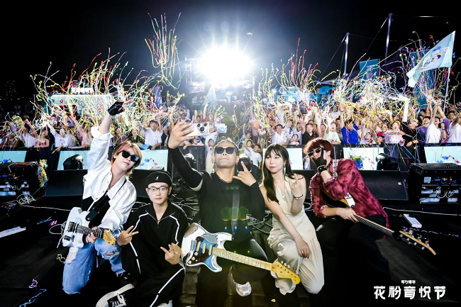 开云电竞网站:为青春搭台让梦想“发声”:揭秘花粉音悦节的“破圈”逻辑(图5)