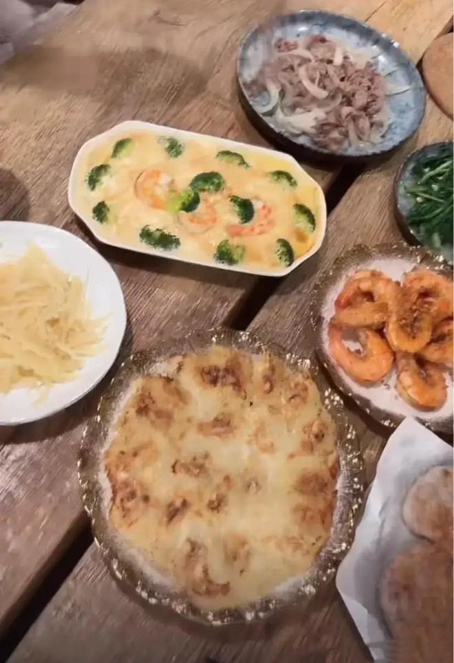 开云电竞app:马筱梅花1000块染头发晚饭吃7菜2汤被粉丝嫌少玥儿不想写作业