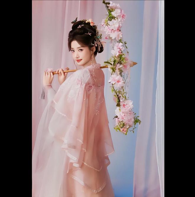 开云电竞网站:卢昱晓粉裙手持花伞眼角含情又纯又欲！(图3)