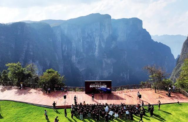 开云电竞app:回应“荒野求生”停赛：8人夺冠平分48万奖金健康问题景区负责治疗本人及直系亲属终身免费游七星山(图4)